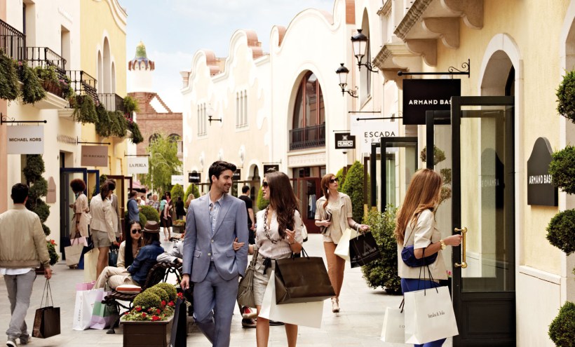 La Roca Village - 1 +